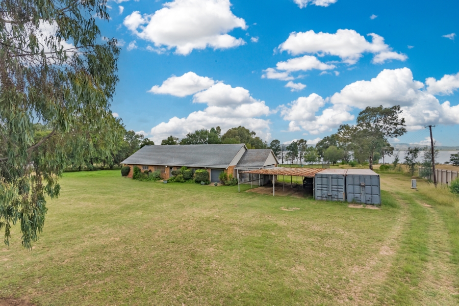 4 Bedroom Property for Sale in Vaaldam SH Free State